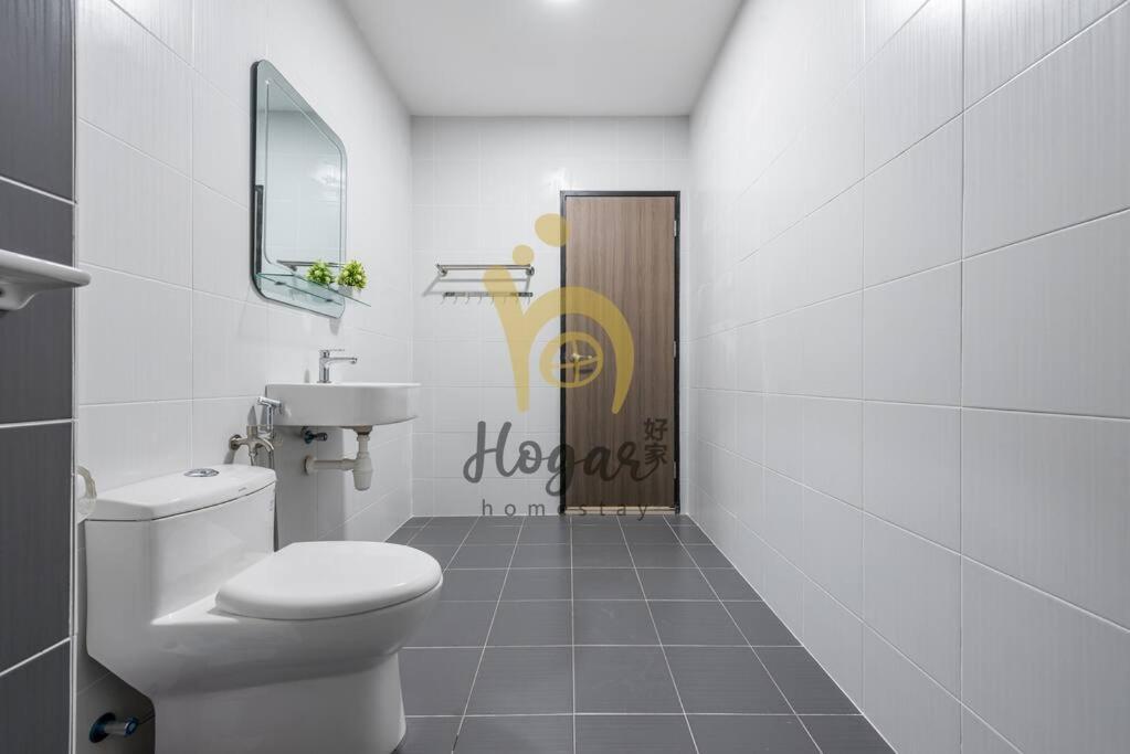 Melacca 3 Bedroom Family Suite-5min To Jonker#14pax Kampong Tambak