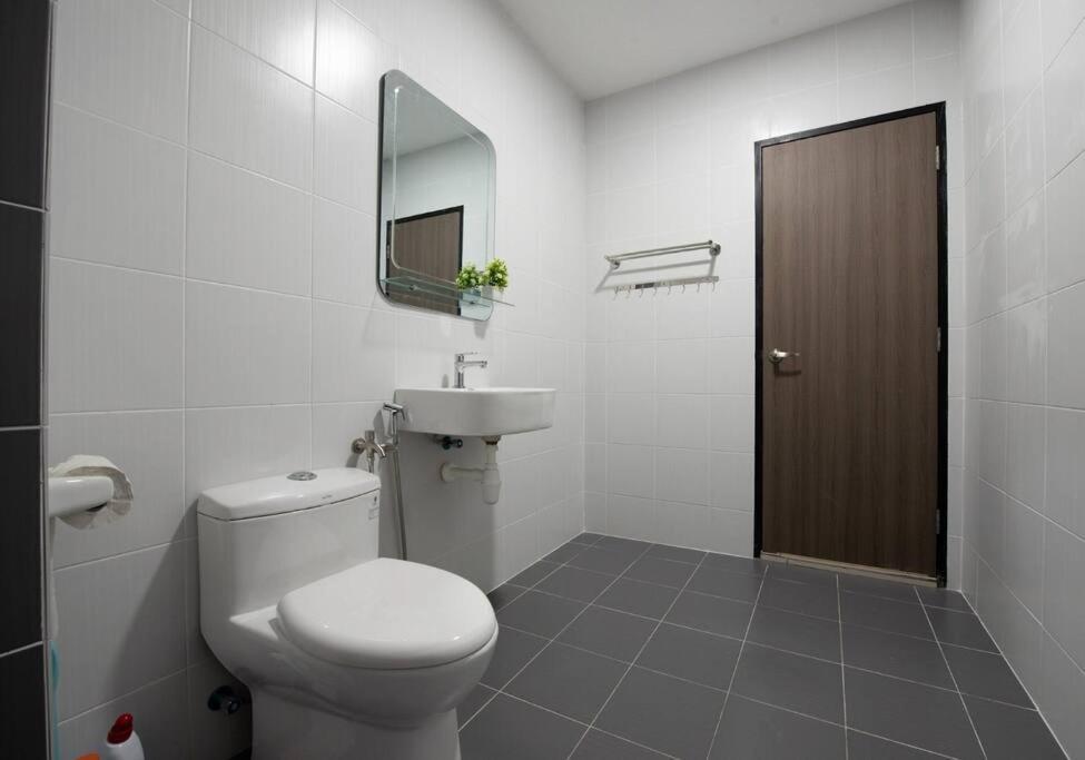 Melacca 3 Bedroom Family Suite-5min To Jonker#14pax Apartment *