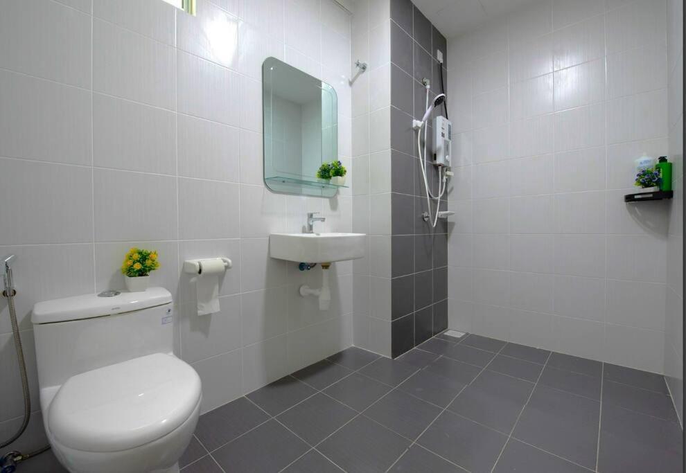 Melacca 3 Bedroom Family Suite-5min To Jonker#14pax Apartment *